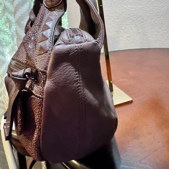 B. Makowsky Brown Leather Shoulder Bag with Slouchy Silhouette - Picture 4 of 12